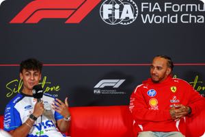 Arvid Lindblad, Lewis Hamilton