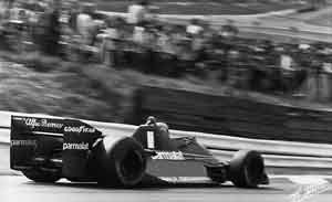 Villeneuve statue stolen, Lauda helmet found