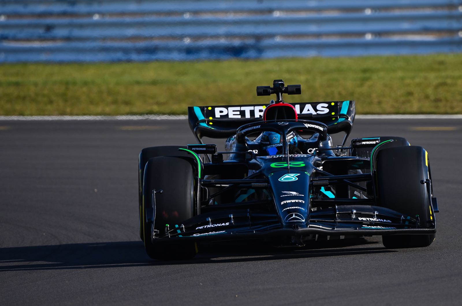 Mercedes, Ferrari play down early pecking order