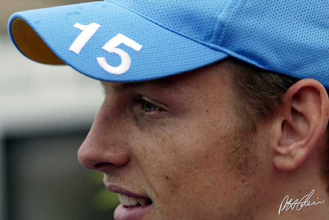 Button goes to Sauber