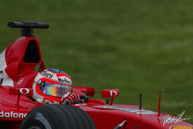 Ferrari signs Barrichello through 2004