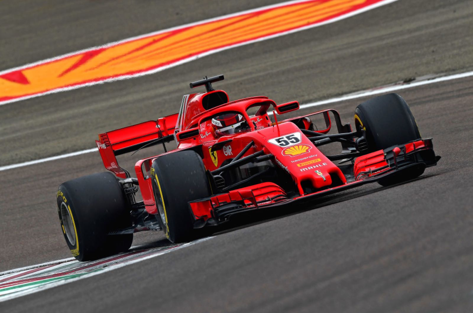 Sainz doesn't need my advice says Leclerc