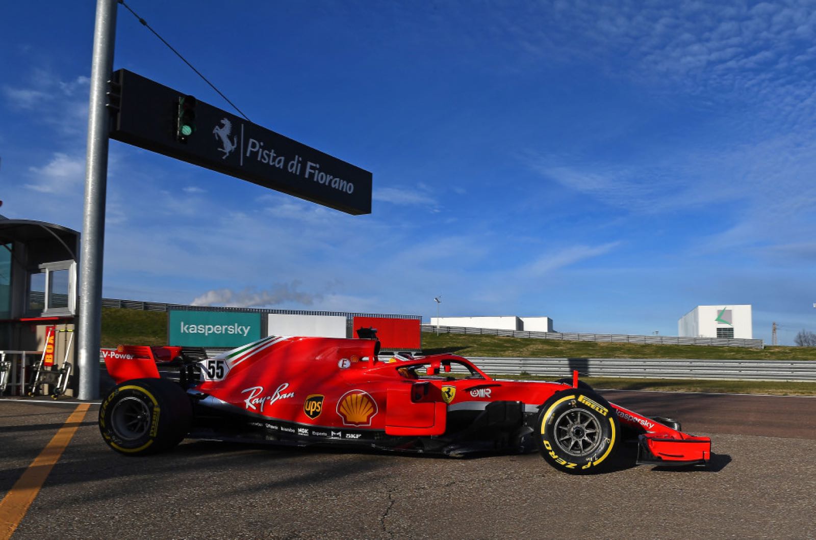Sainz plays down 18-inch tyre test crash reports