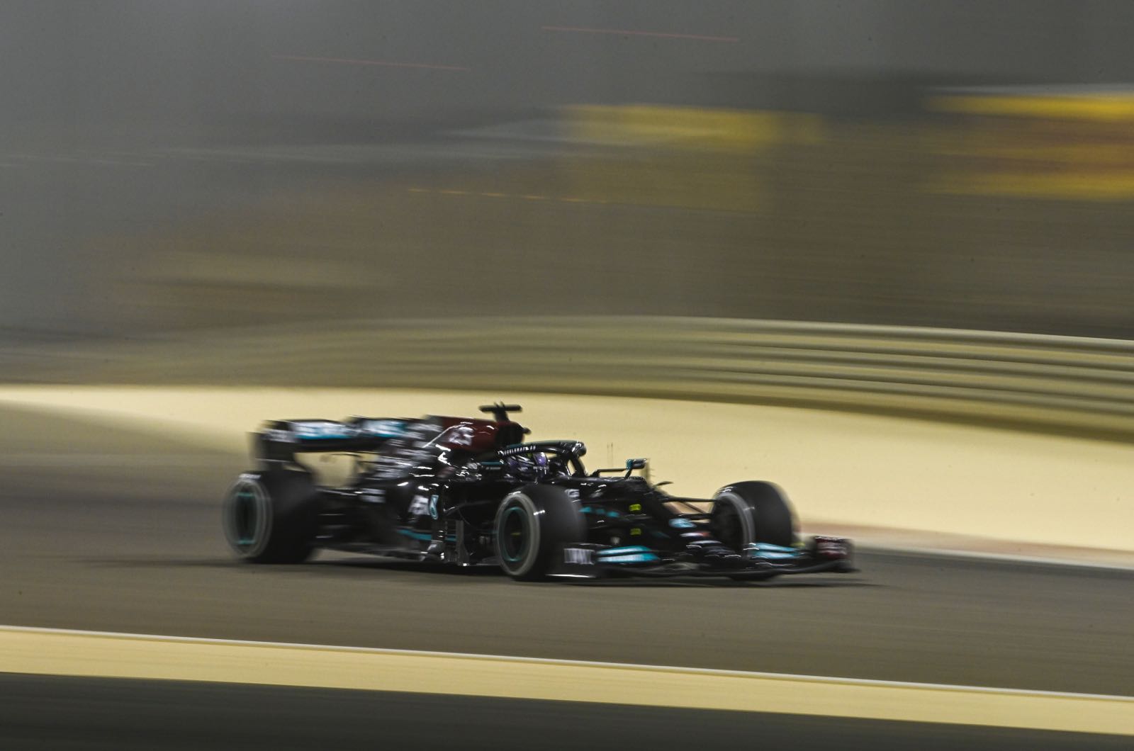 Mercedes fast even with worst floor says Verstappen