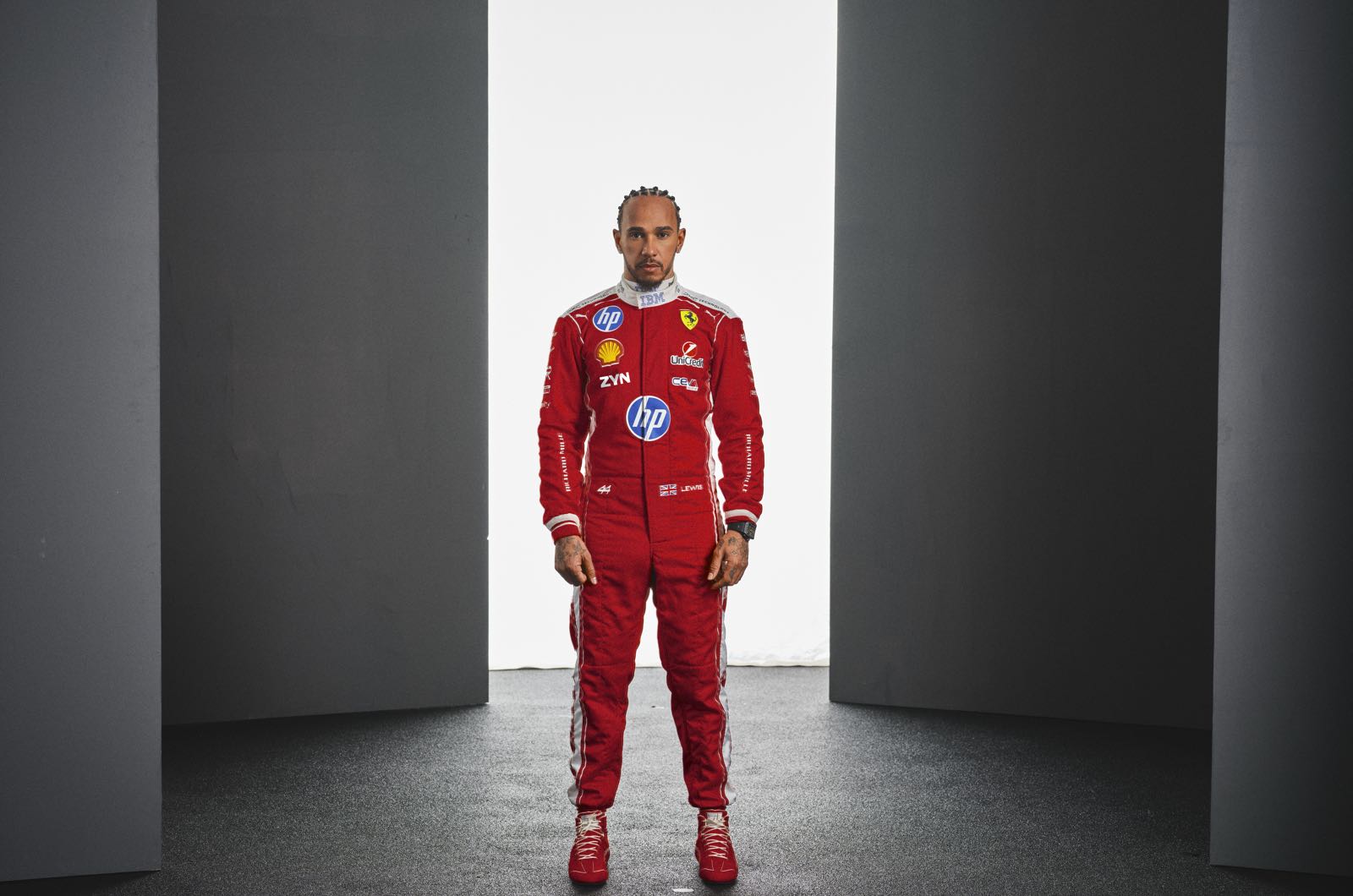 Hamilton awaits engineer arrival from McLaren