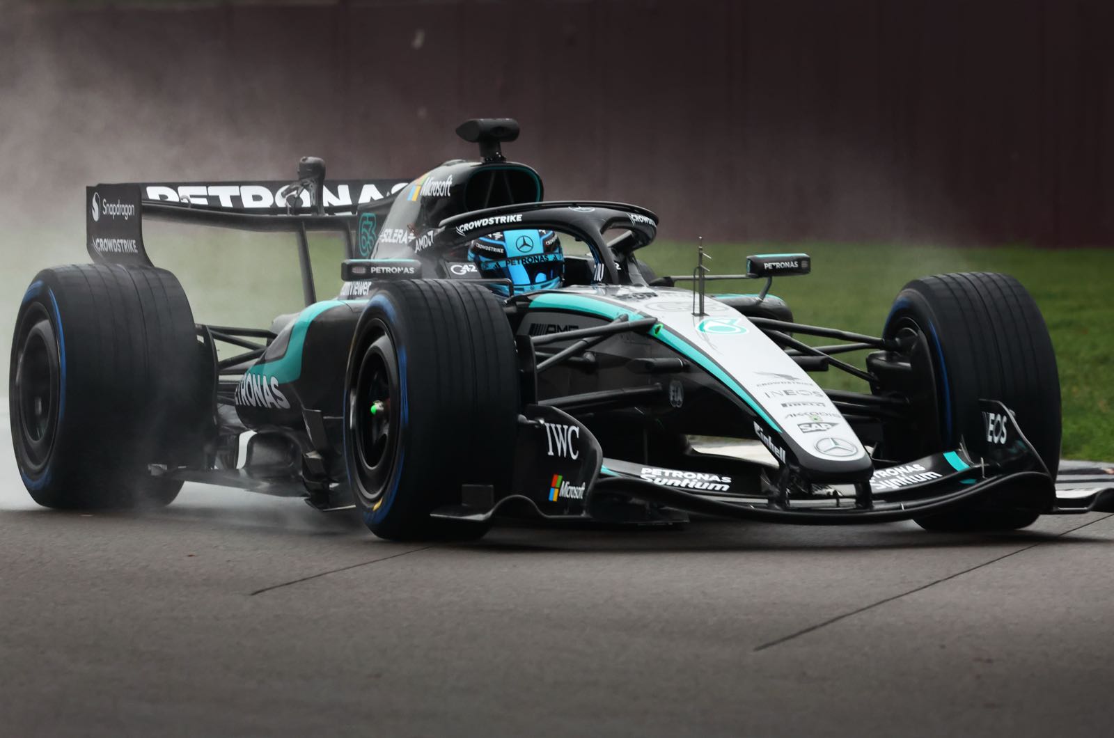 Two-horse race predicted as testing begins