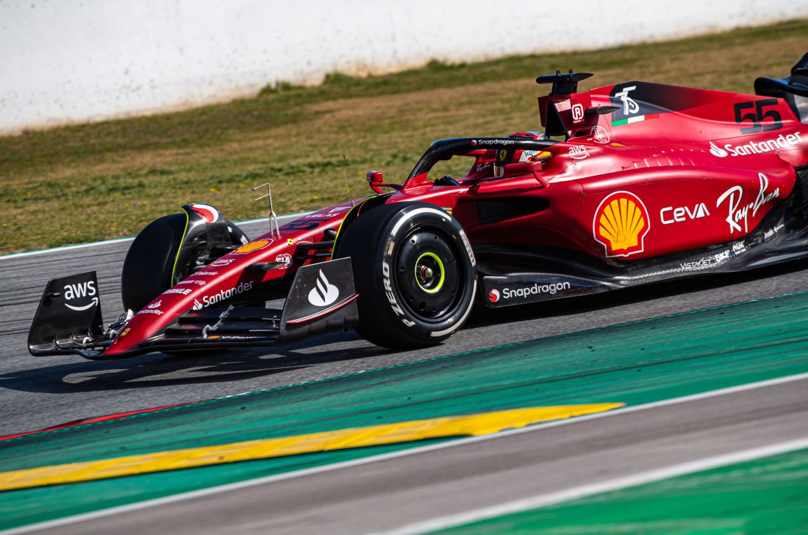 Orange and red cars take early lead in 2022