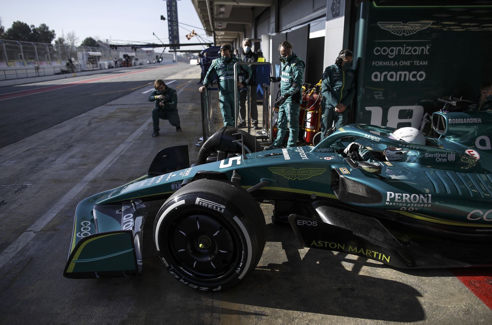 New boss wants Vettel to sign 2023 contract