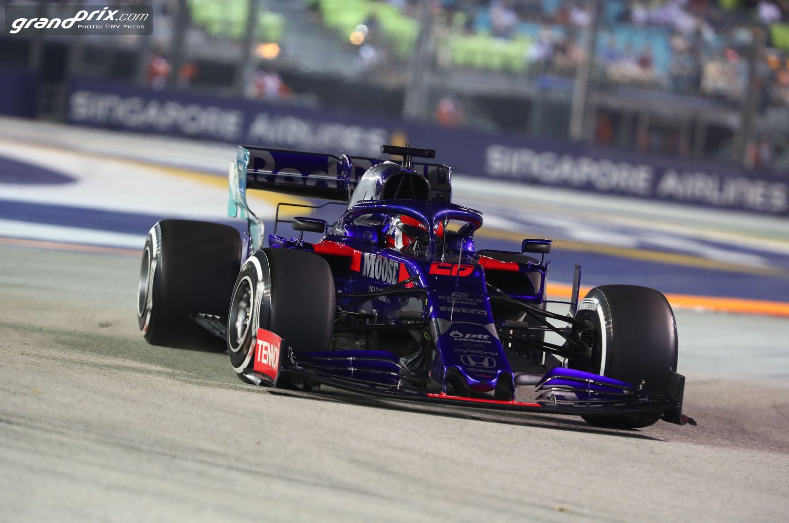 Kvyat slams ridiculous helmet colour rule