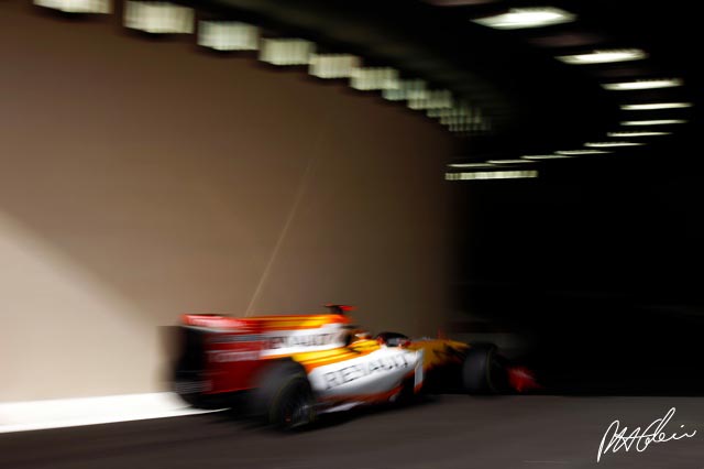 Renault to sell stake in F1 team to Genii Capital