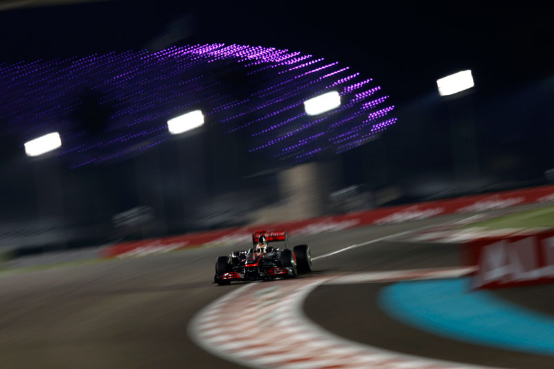 Race Report - Hamilton wins Abu Dhabi as Vettel suffers tyre failure