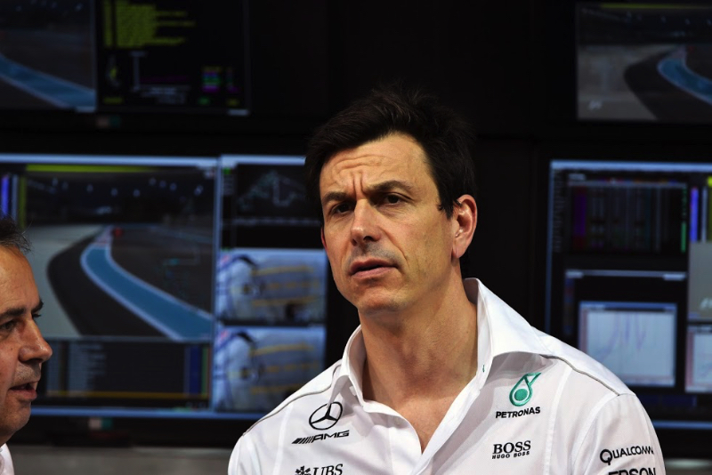 Wolff confident amid Hamilton contract delay