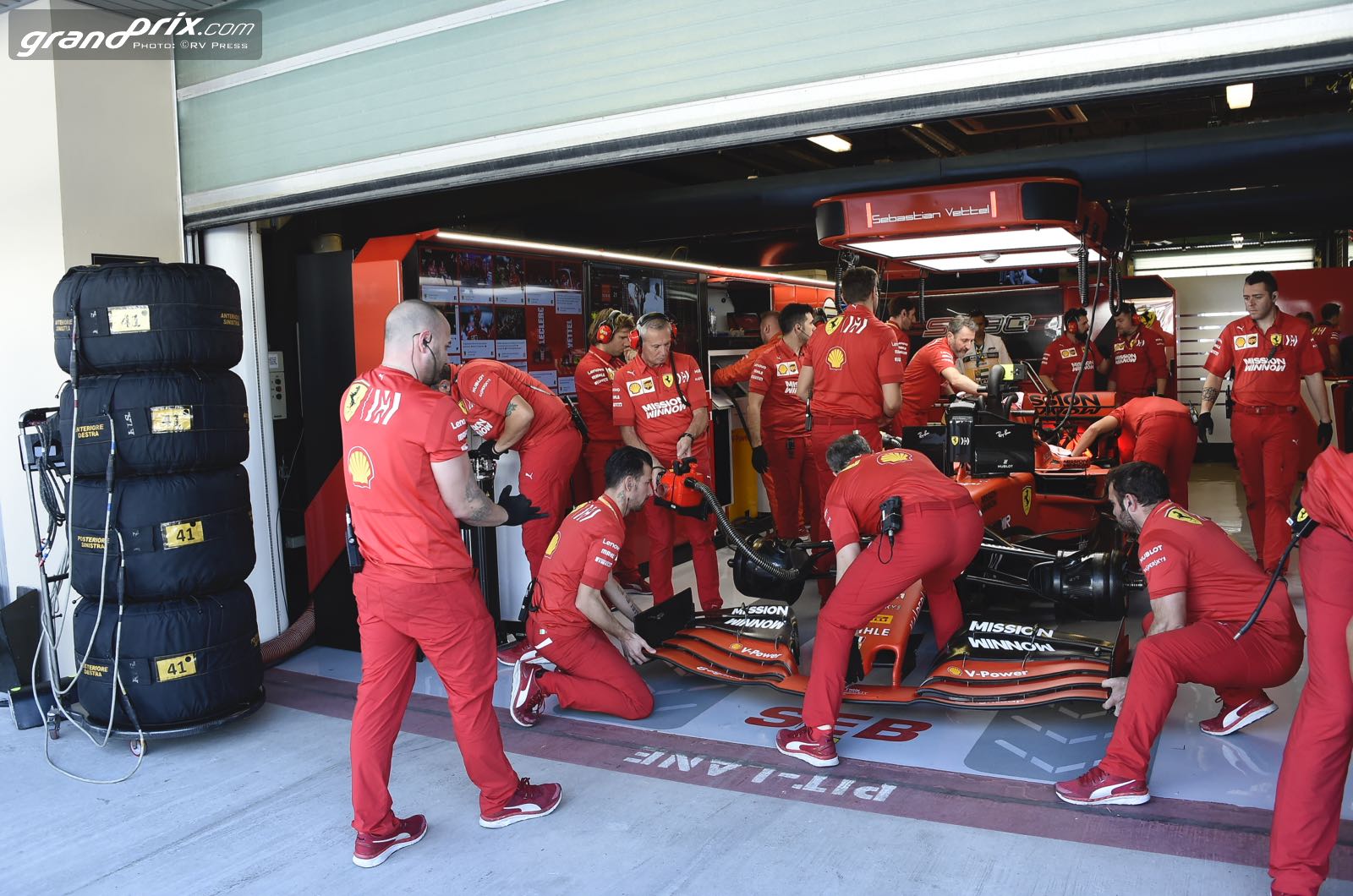 Vettel wants F1 to double the cylinders