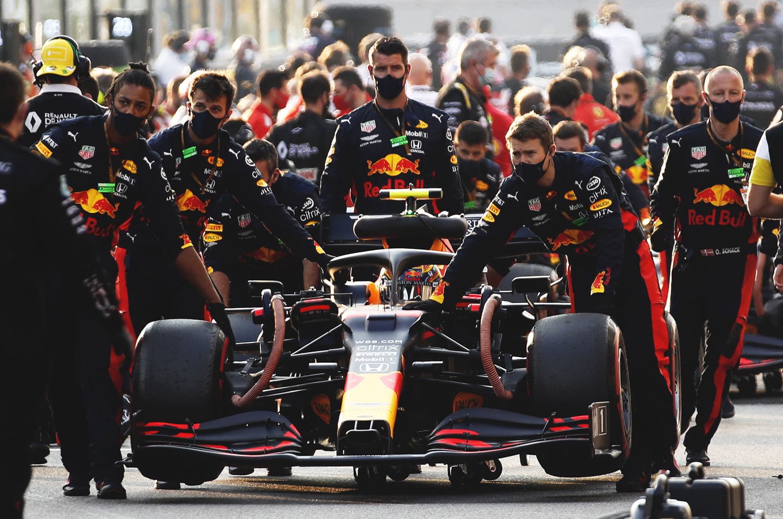 Red Bull team is super disorganised says Albers