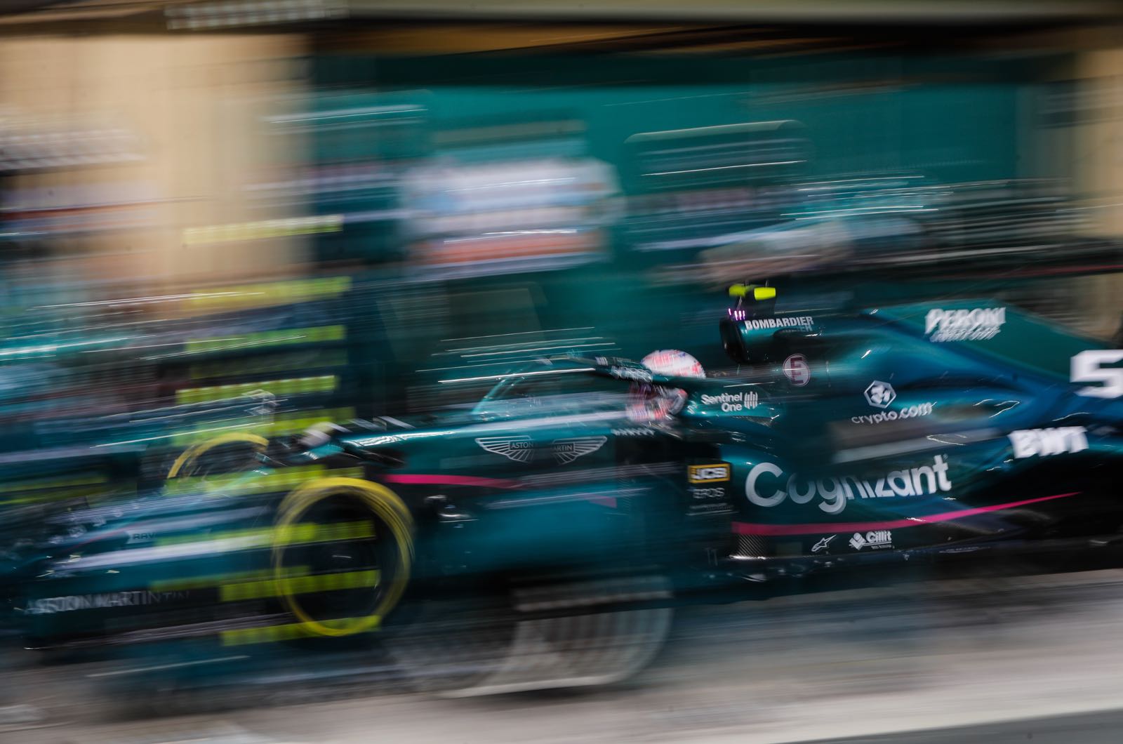 F1 risks extinction within a decade says Vettel