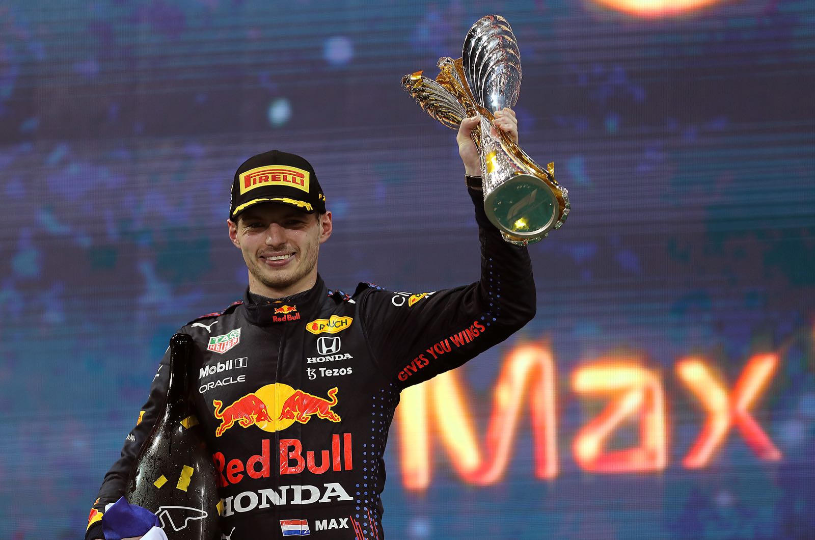 Verstappen signs long-term extension with Red Bull