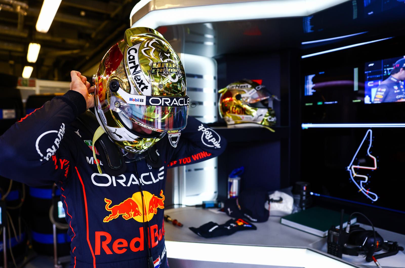 Verstappen dislikes F1 street circuits