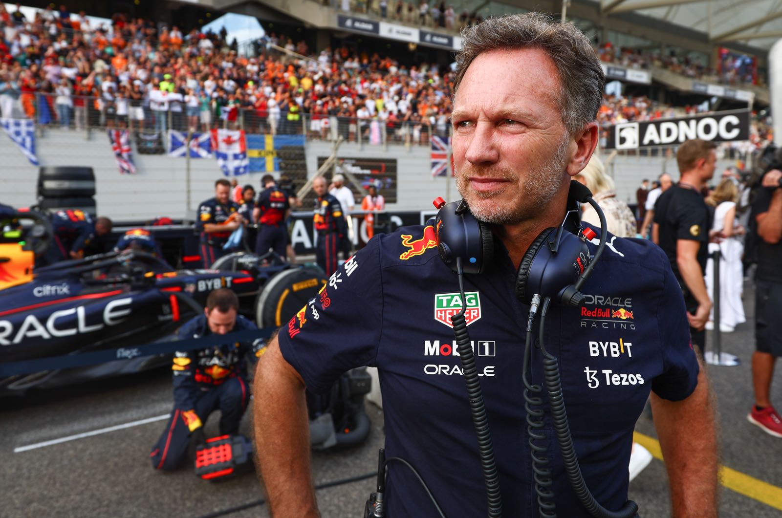 Horner shoots down Ferrari team boss rumours