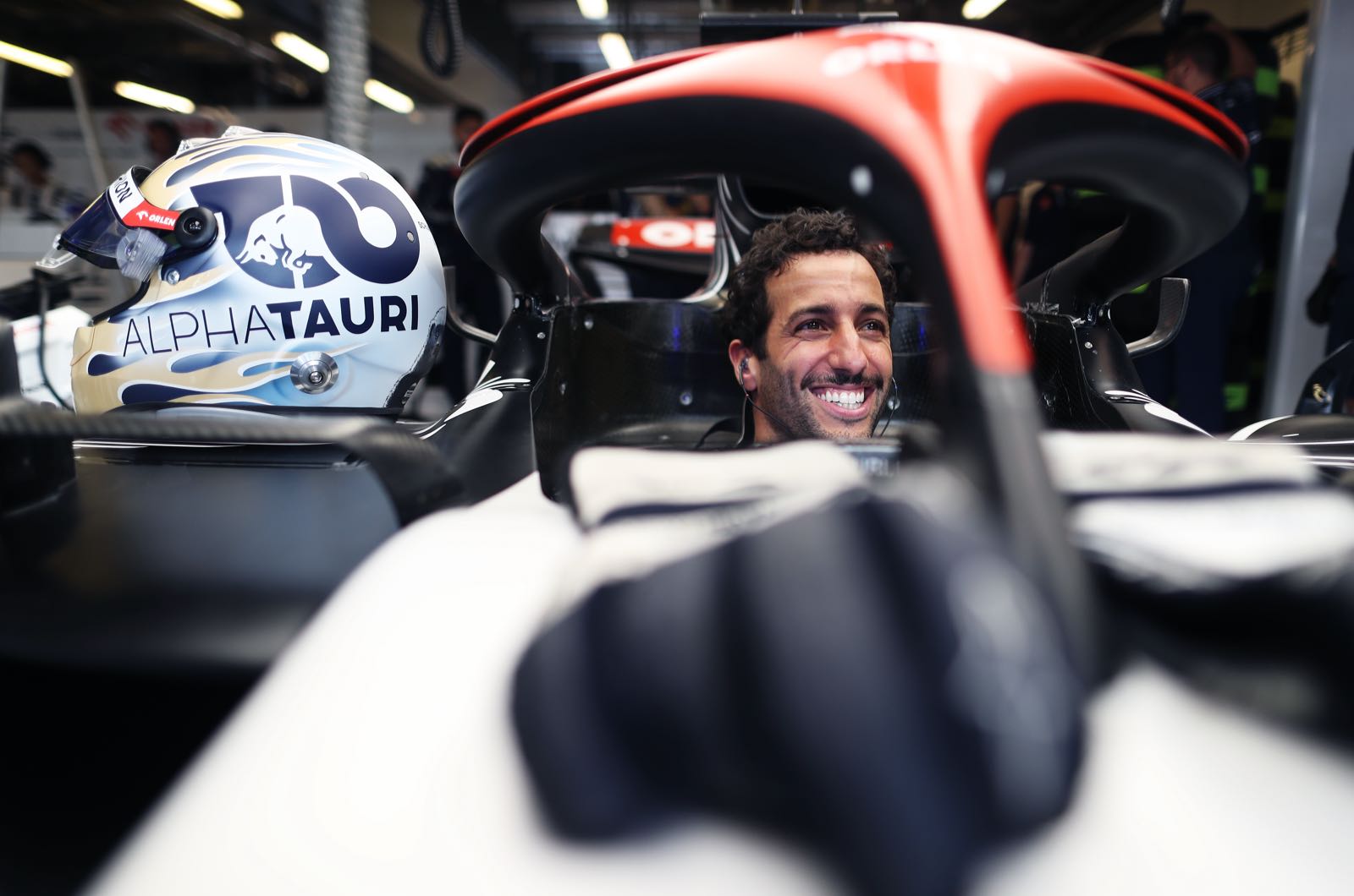 Ricciardo admits targeting Perez's Red Bull seat