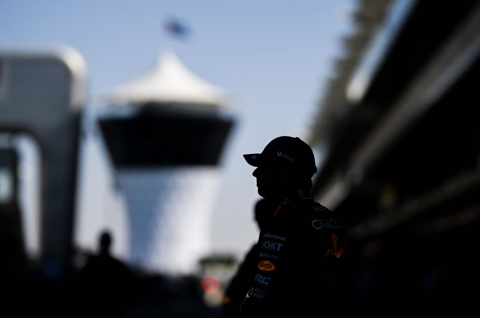 Verstappen plays down talks with Toto Wolff