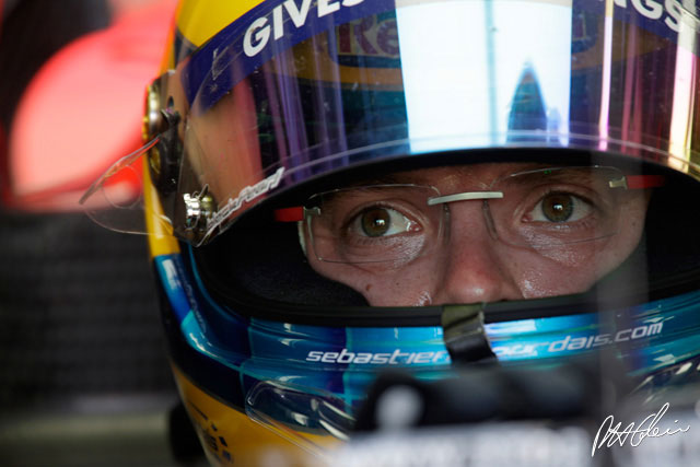 Bourdais stays with STR