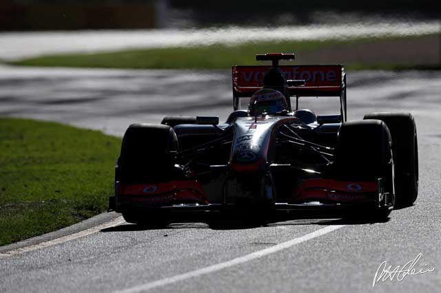 Hamilton to start at the back because of gearbox trouble