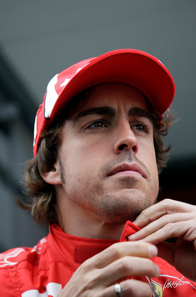 Alonso splits with wife