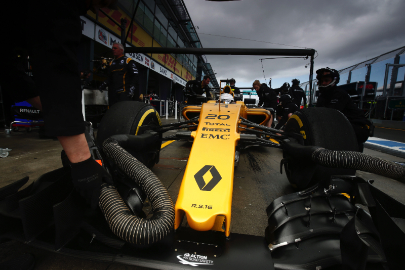 Magnussen backs Friday outings for Ocon