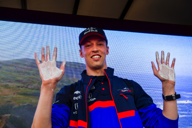 Kvyat can race despite Russian sanctions