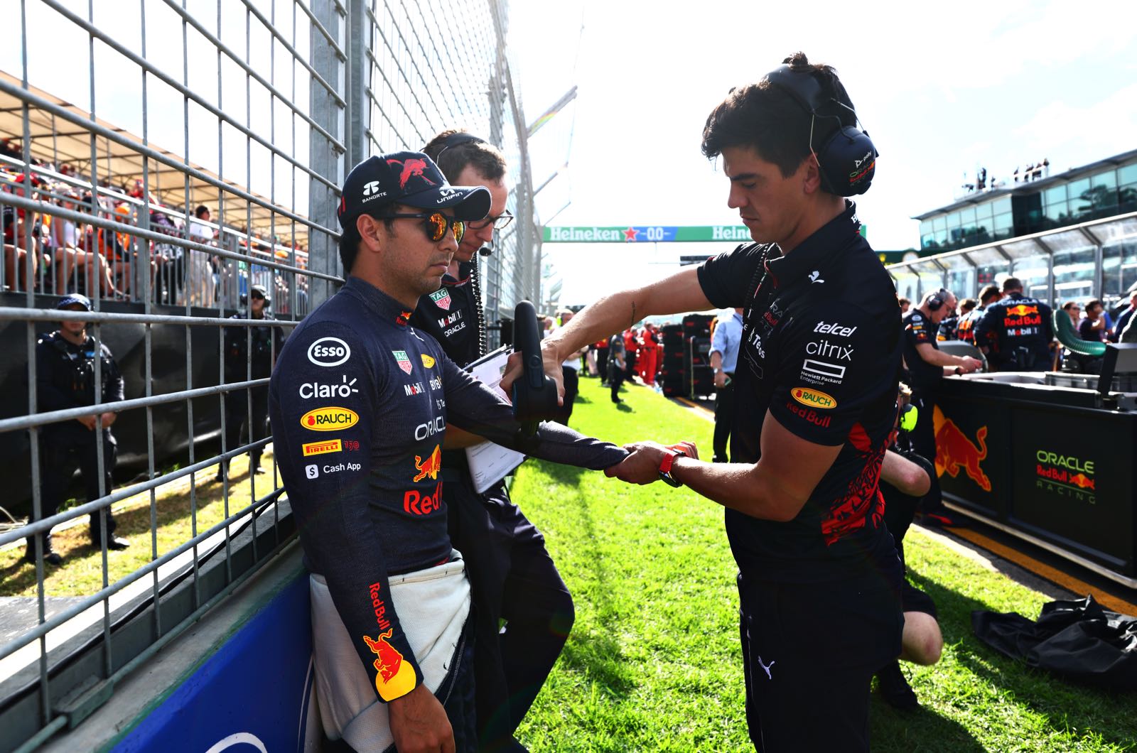 Red Bull opens door to 2023 driver change