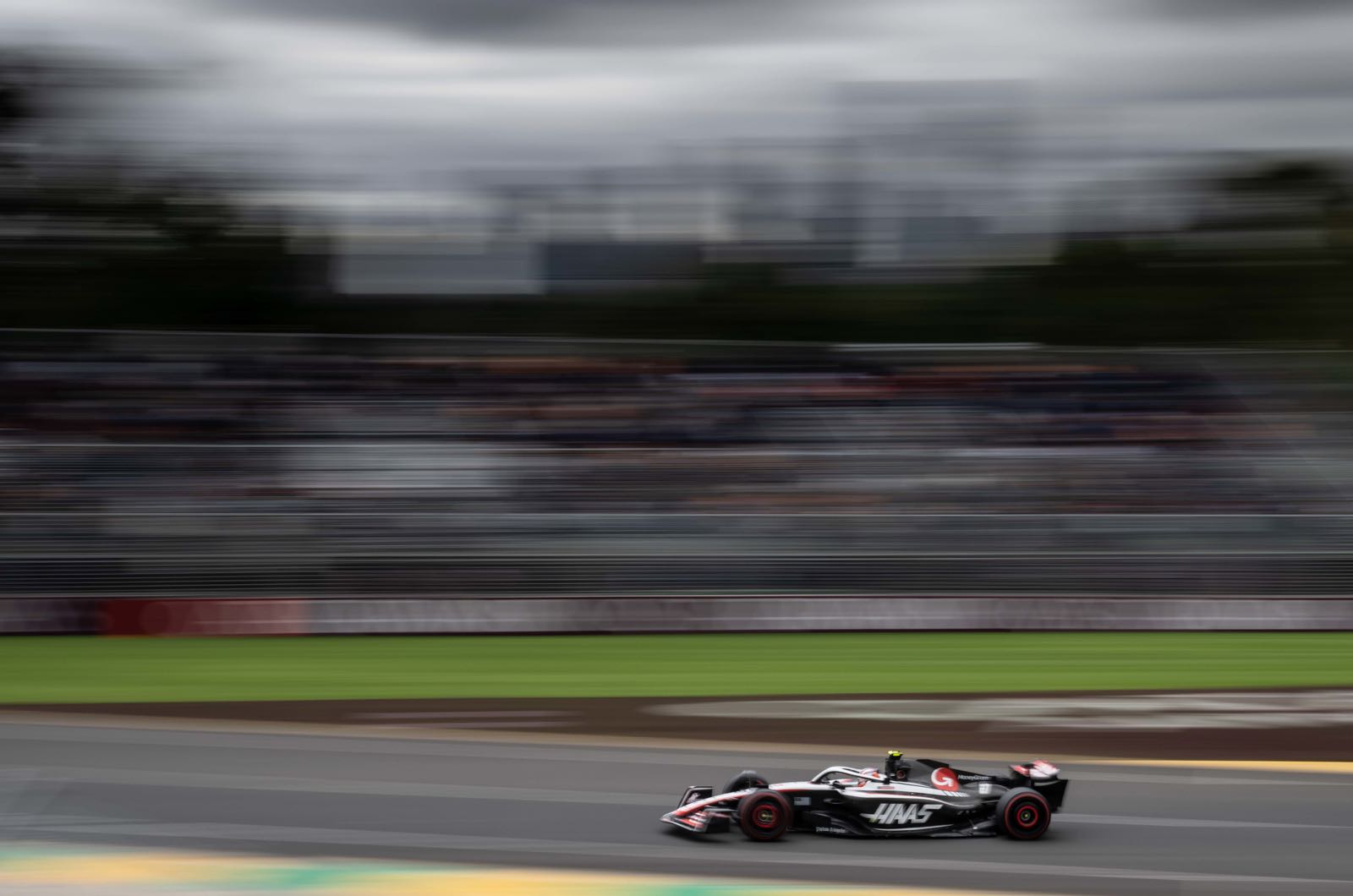 Too early for Hulkenberg, Ricciardo talks says Steiner