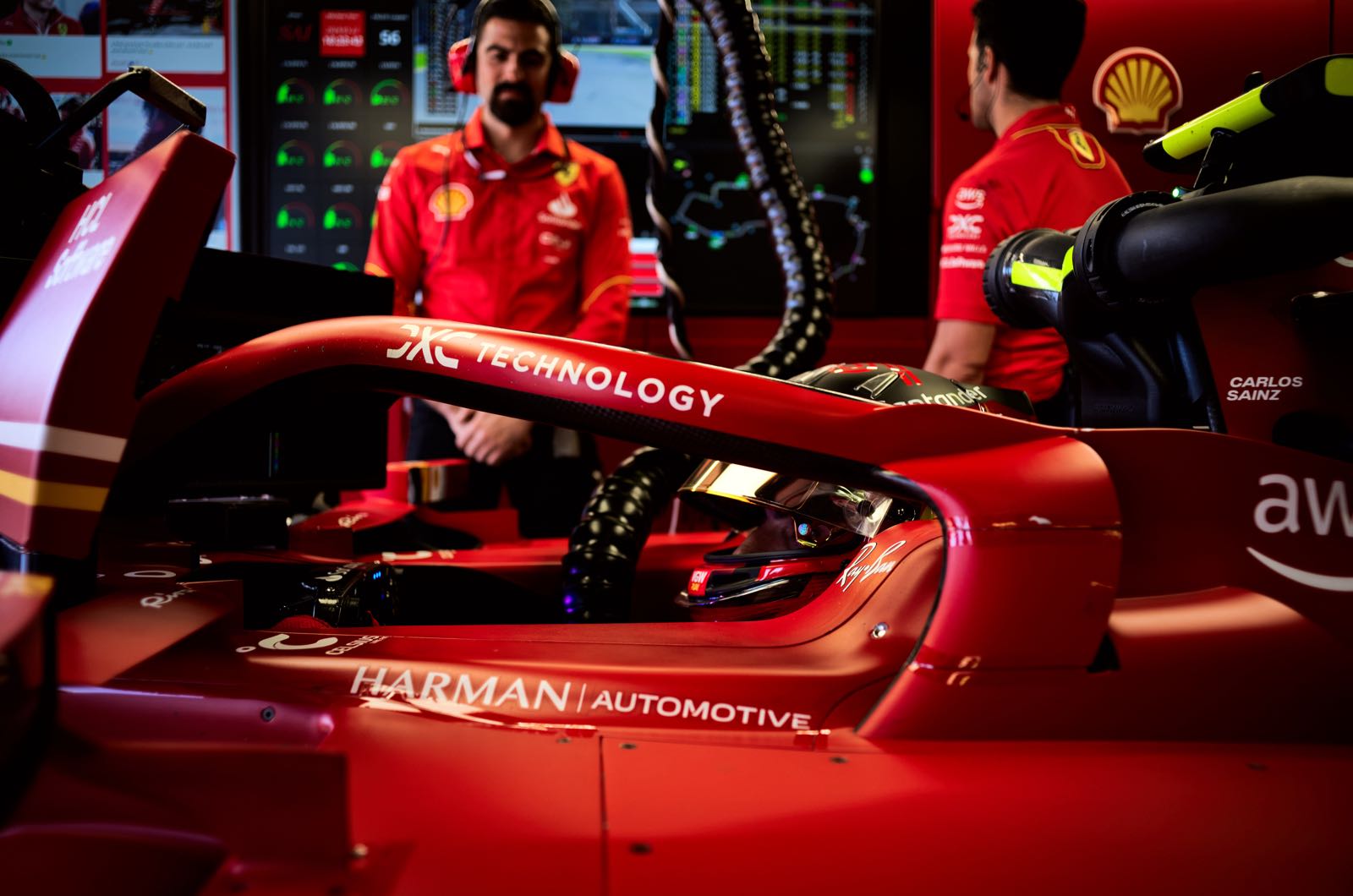 Sainz in talks with four F1 teams for 2025