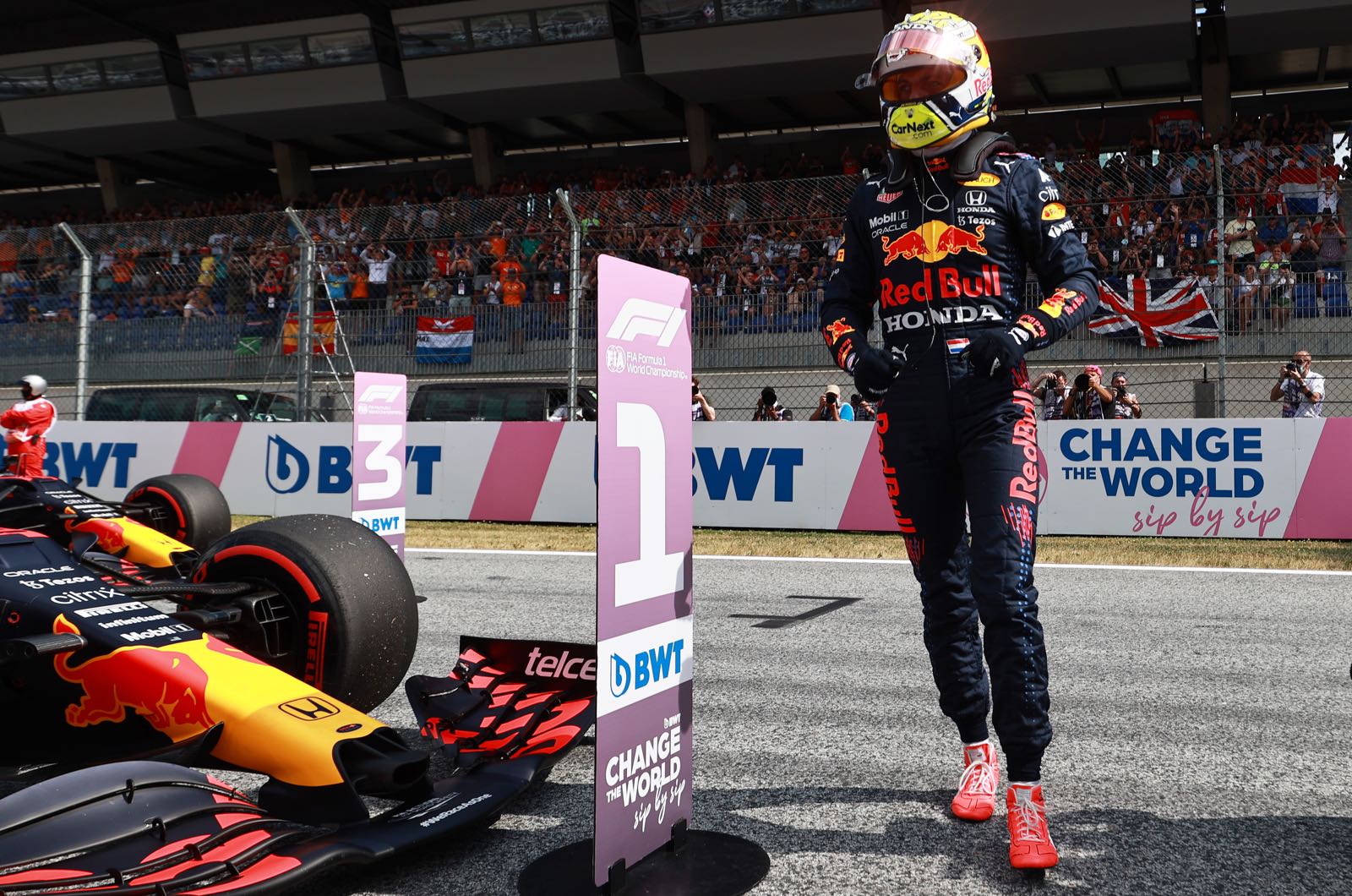 Qualifying Report - Orange celebration