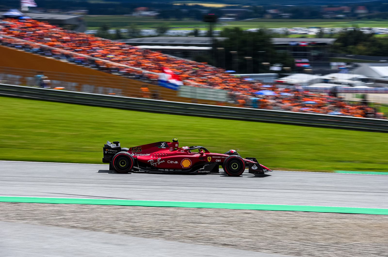 Sainz still charging for number 1 status