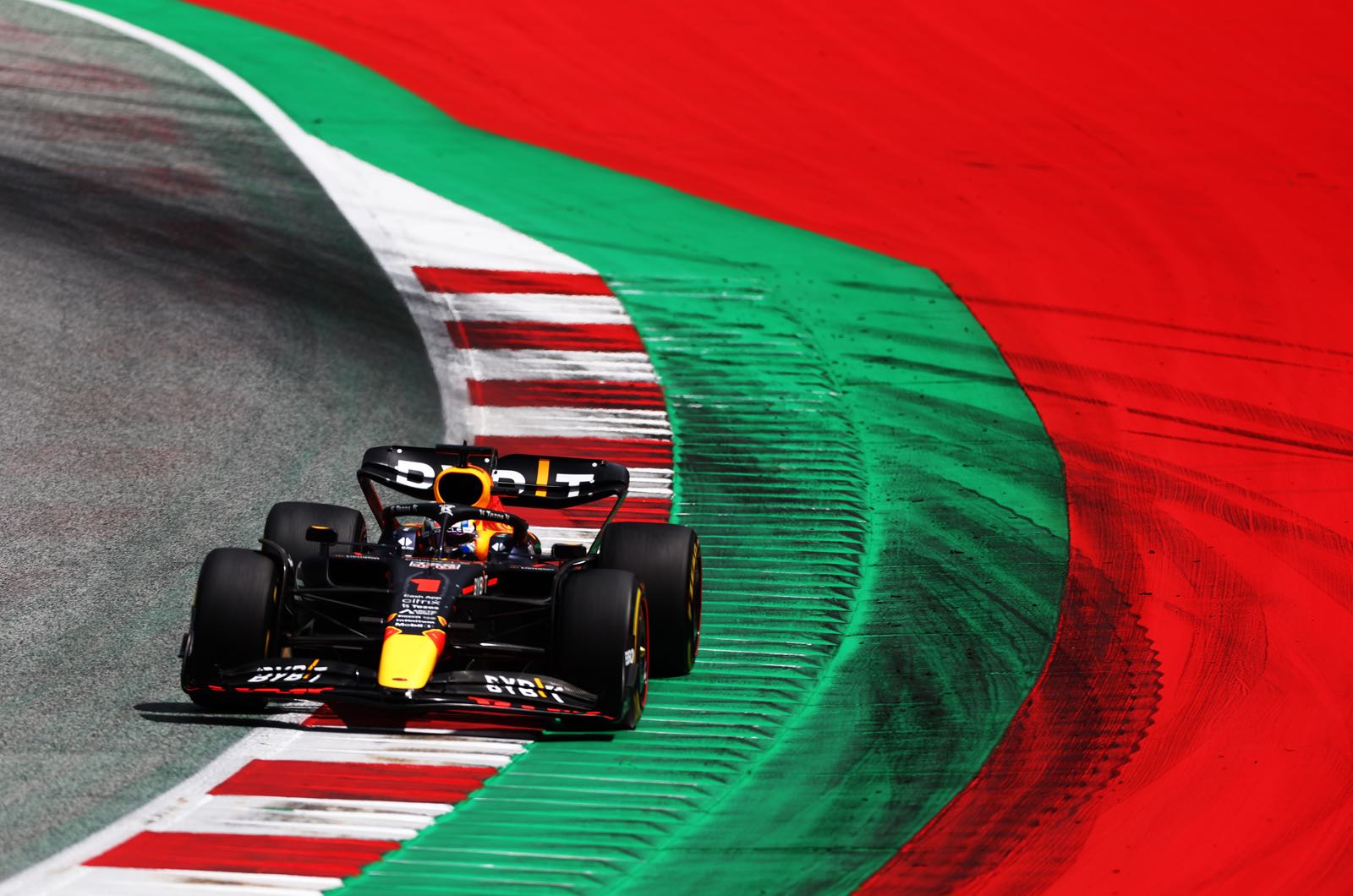 Track limits debate now a joke says Verstappen
