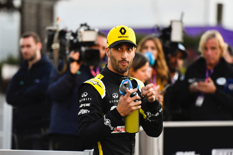 Ricciardo eyes future world title for Renault