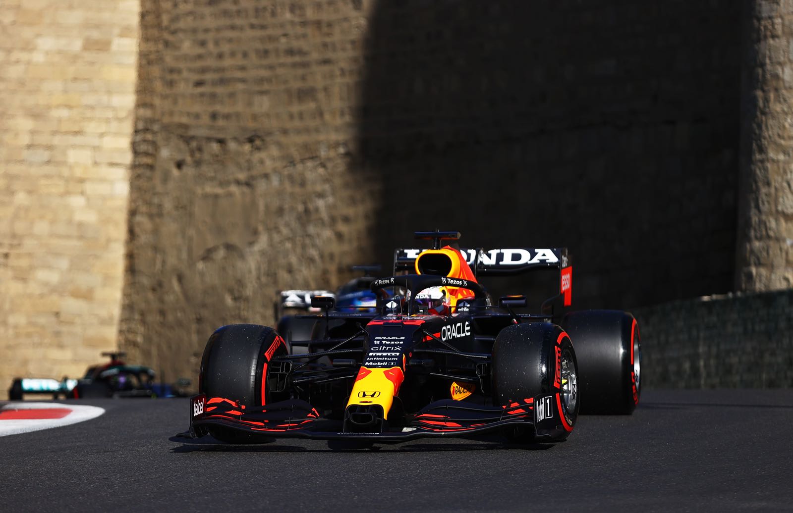 Pirelli suspects Verstappen's Baku tyres underinflated