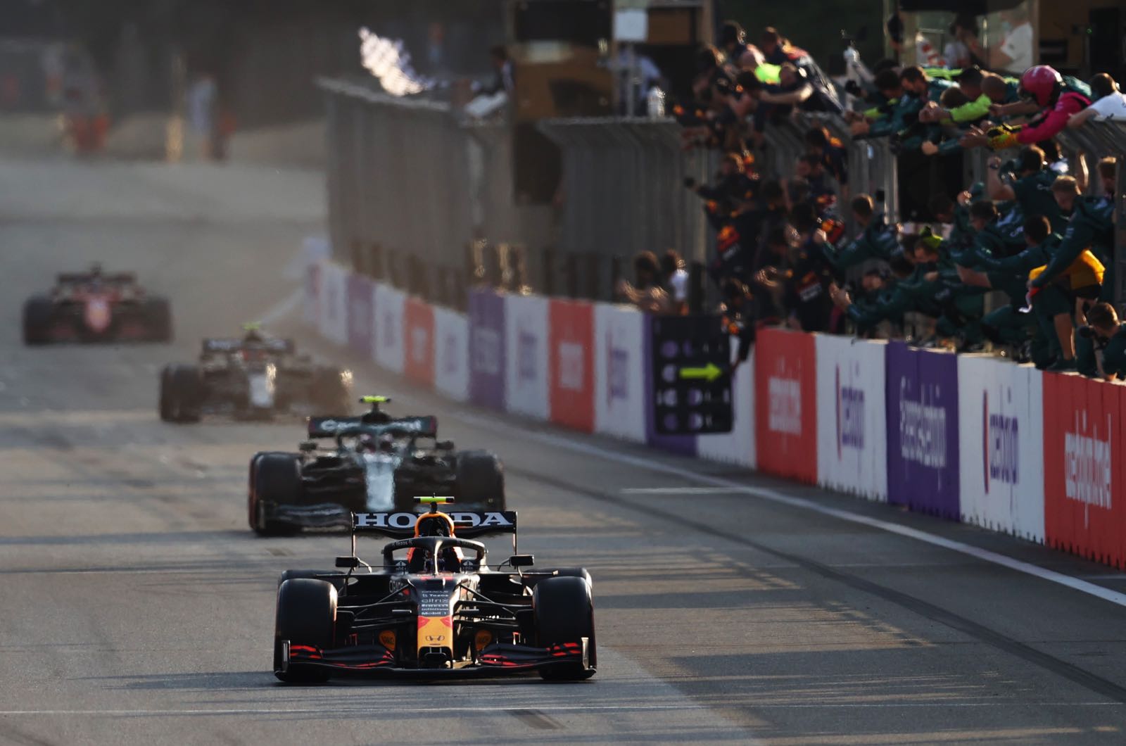 F1 drivers in heated meeting with Pirelli