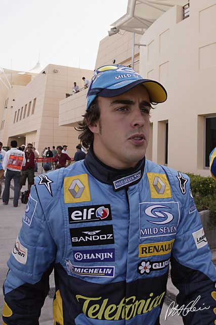 Alonso signs for McLaren!