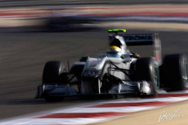 Practice 2 Report - Nico Rosberg tops second practice in Bahrain