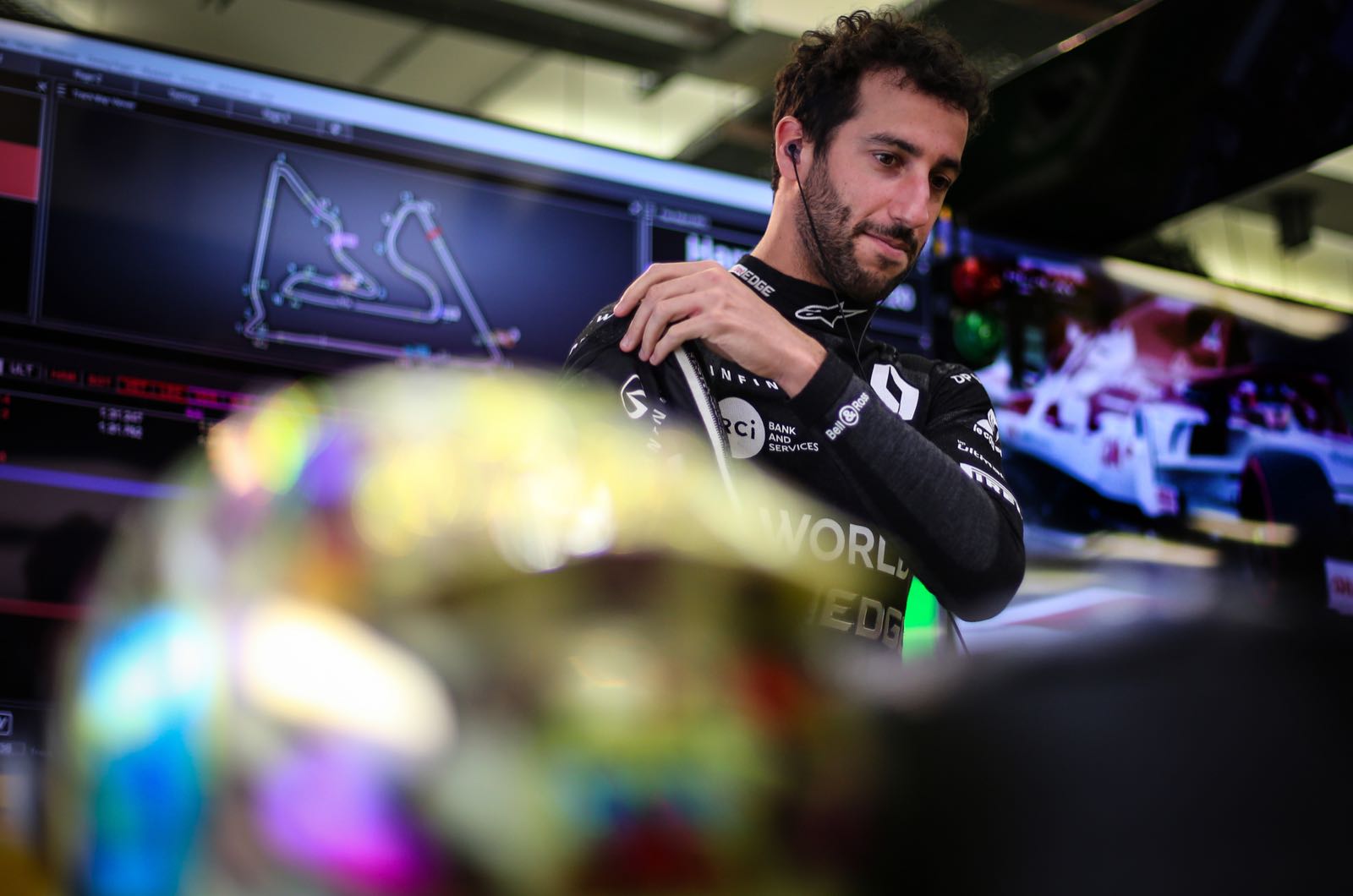 Champions slam Ricciardo over F1 replay criticism