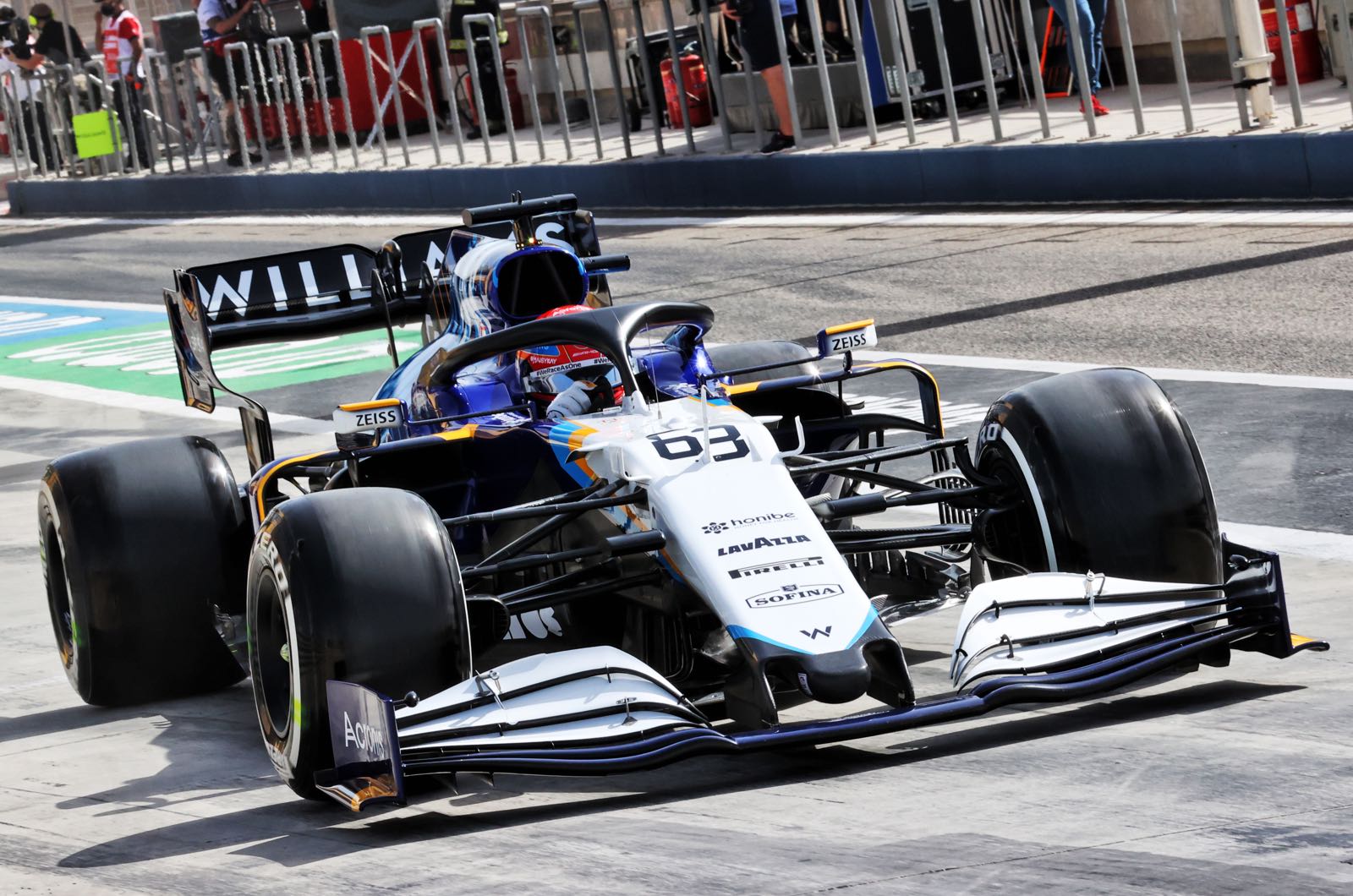 Russell plays down tension with Hamilton