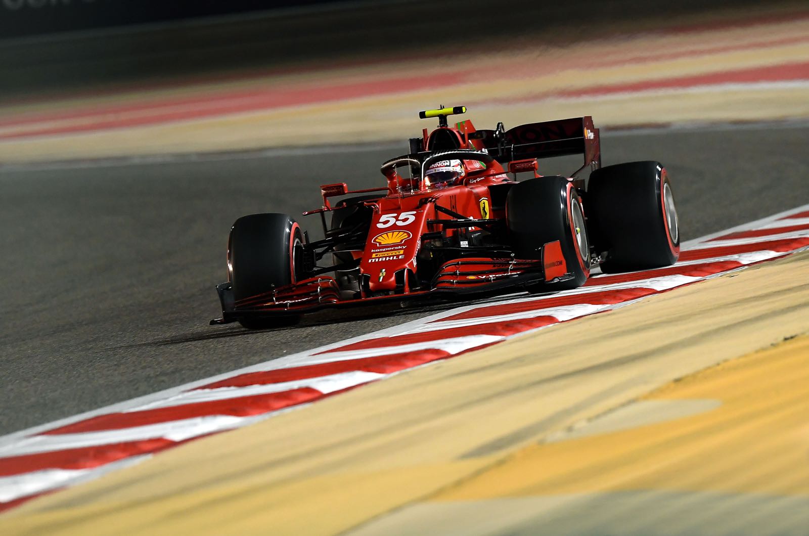 Sainz encouraged by Mclaren battle