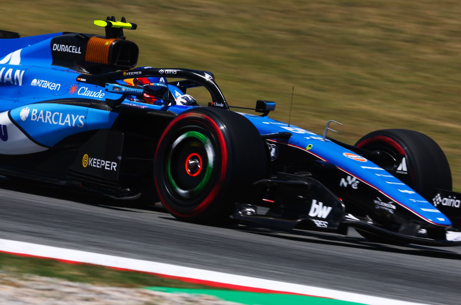 Sainz keeps Williams waiting as 2027 rumours gather pace