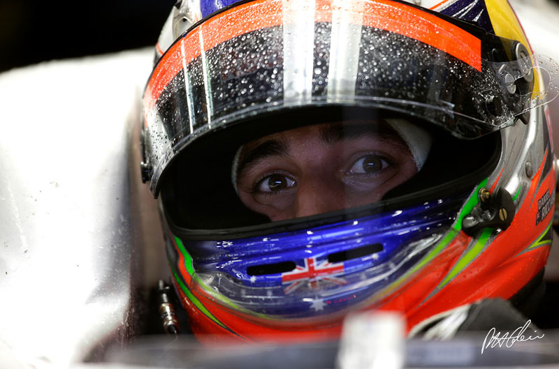 Torro Rosso dumps current drivers and signs Ricciardo and Vergne