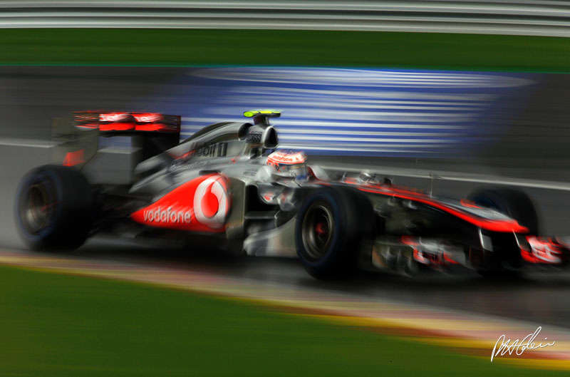 Button extends McLaren contract