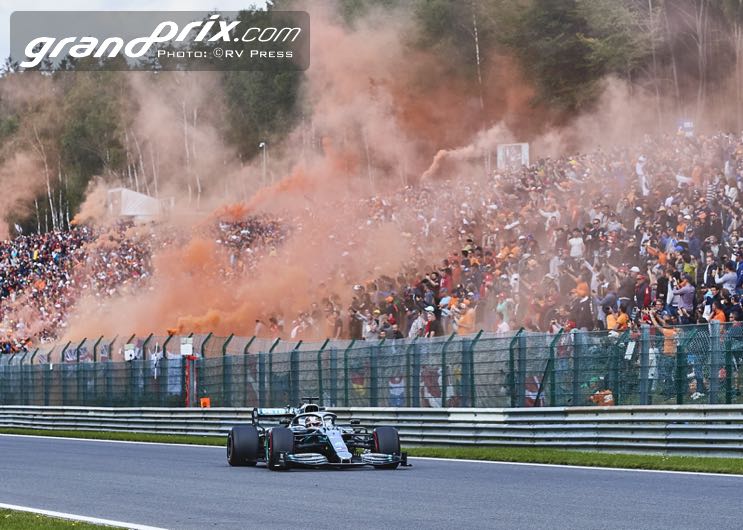 Hamilton to soon consider next F1 contract