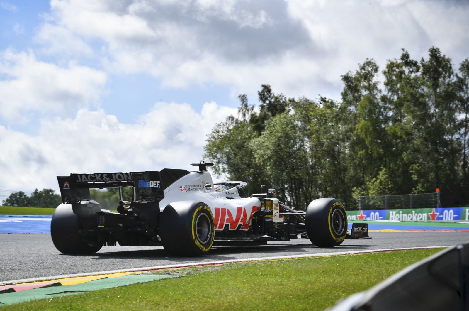 Haas to stick with Ferrari amid engine crisis