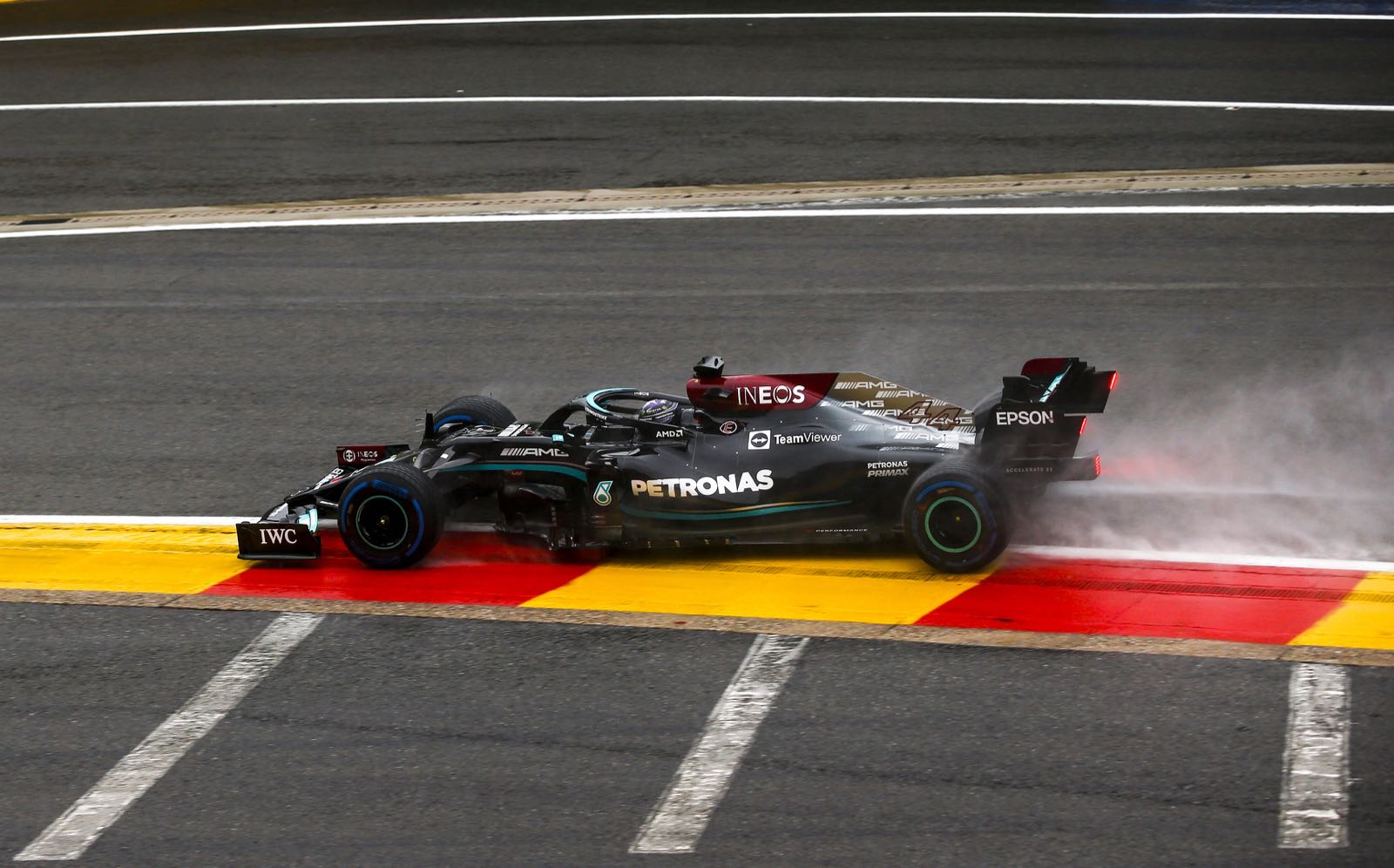 Red Bull has fresh doubts about Mercedes engine legality