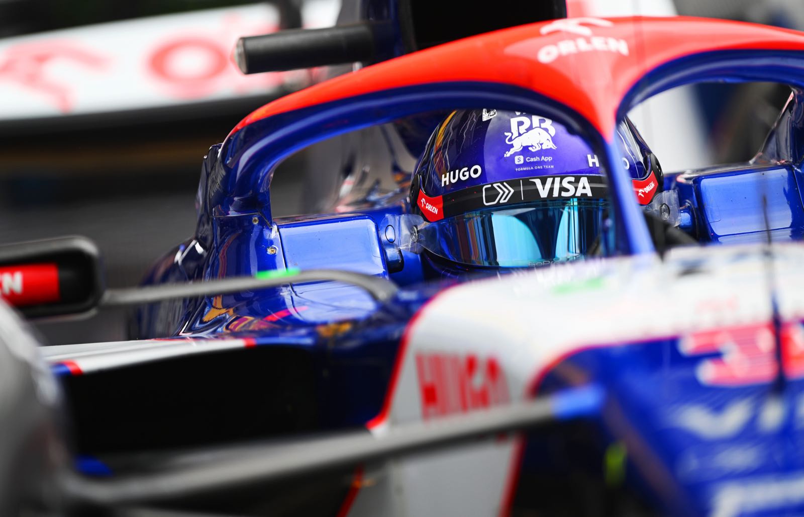 Ricciardo to leave phone on over break
